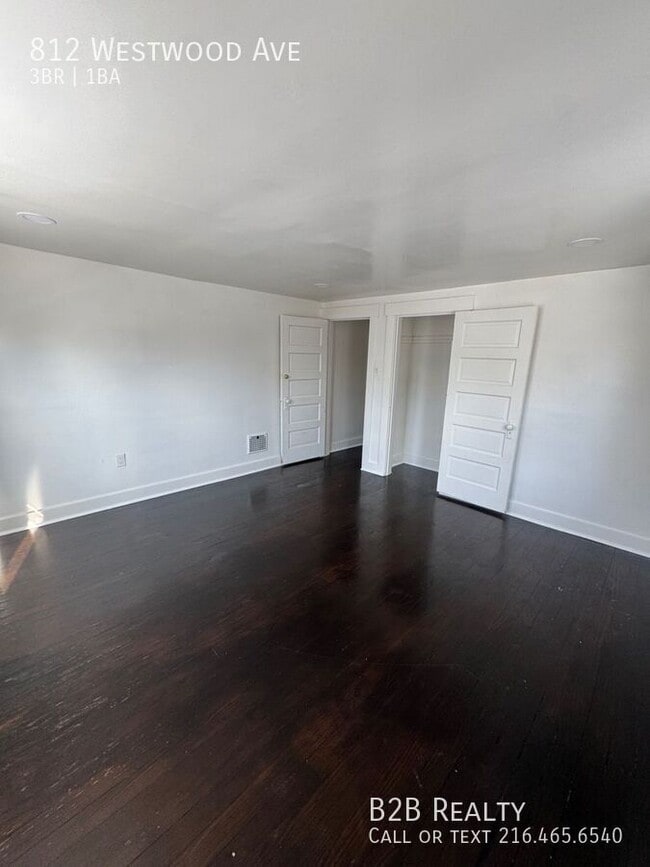 Building Photo - 812 Westwood Ave