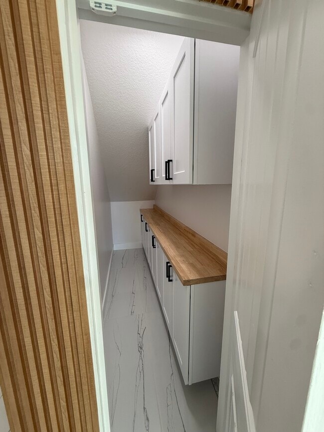 Building Photo - 5380 Oakbourne Ave