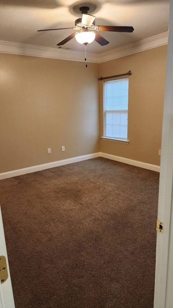 Building Photo - 3 Bedroom 2 Bath Townhome off Stevens Cree...