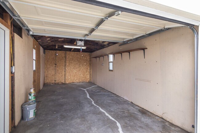 Building Photo - 2936-2966 Sherwin Ave
