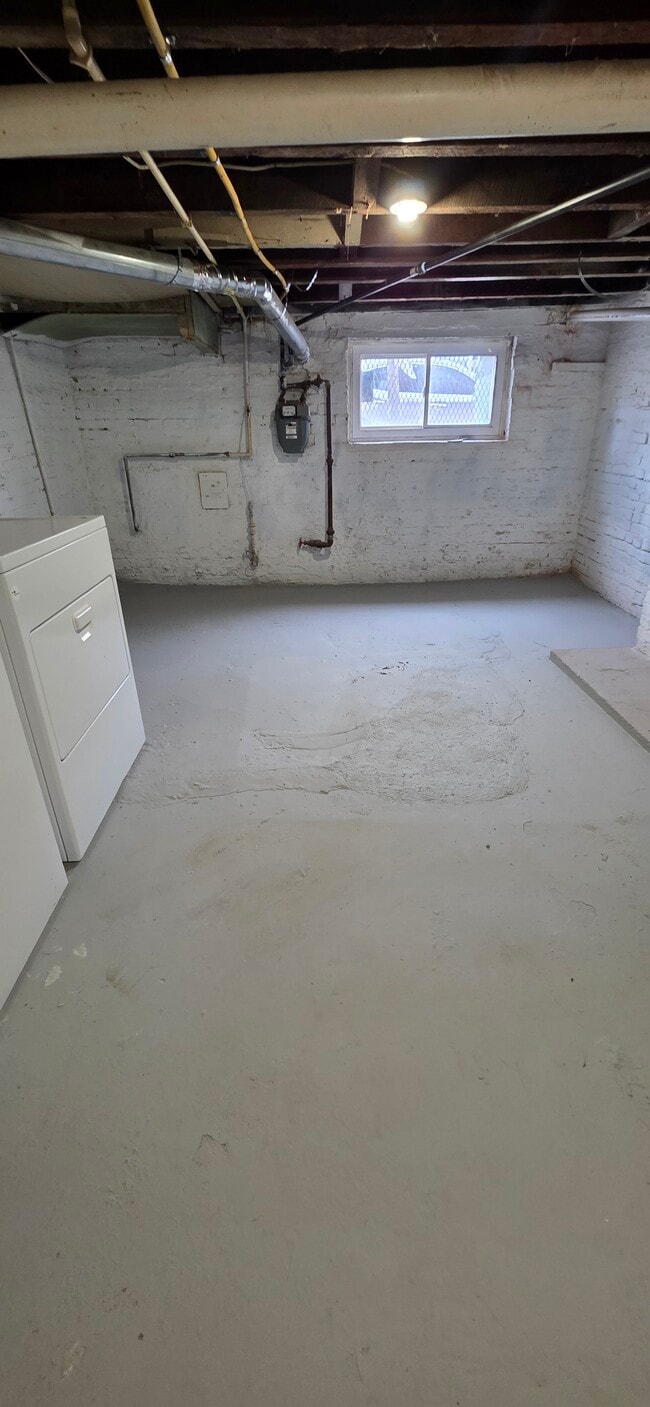 Building Photo - 420 N Montford Ave