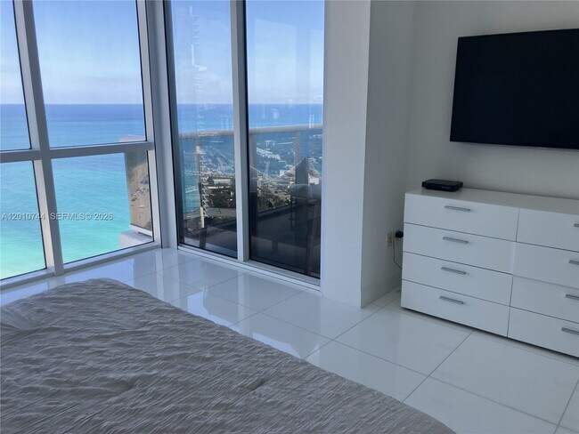 Building Photo - 18201 Collins Ave
