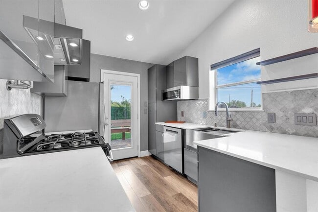Building Photo - 112 Prairie Springs Loop