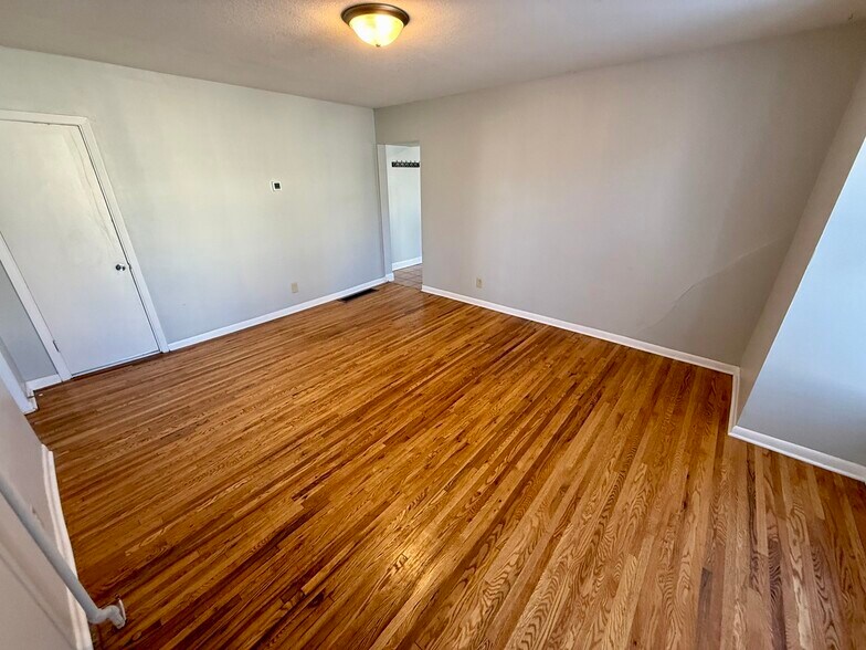 Building Photo - 1430 Madison St NE