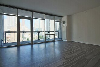Building Photo - 132 W Chicago Ave