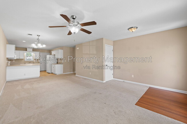 Building Photo - 6107 Village W Ln