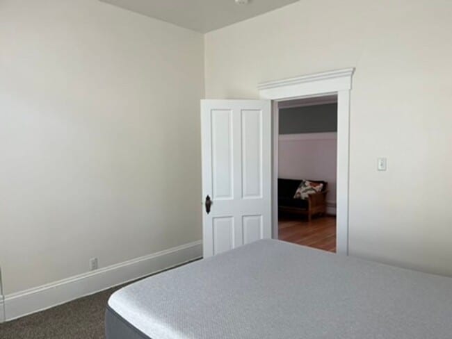 Building Photo - 3 Bed 1 Bath Single Family Home Close to H...