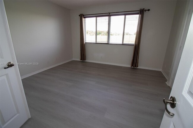 Building Photo - 5552 NW 125th Terrace