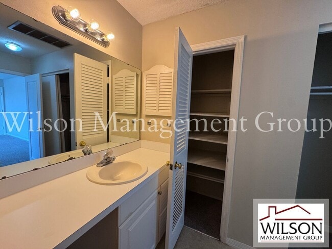 Building Photo - 525 Georgetown Dr