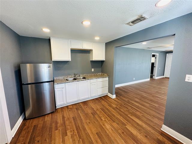 Building Photo - 2801 Ennis Ave