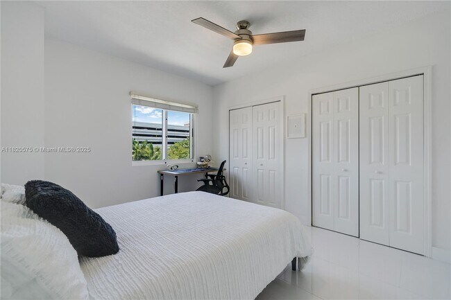 Building Photo - 3500 Coral Wy