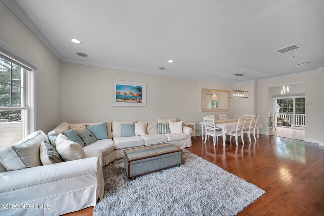 Building Photo - 302 Villa Dr