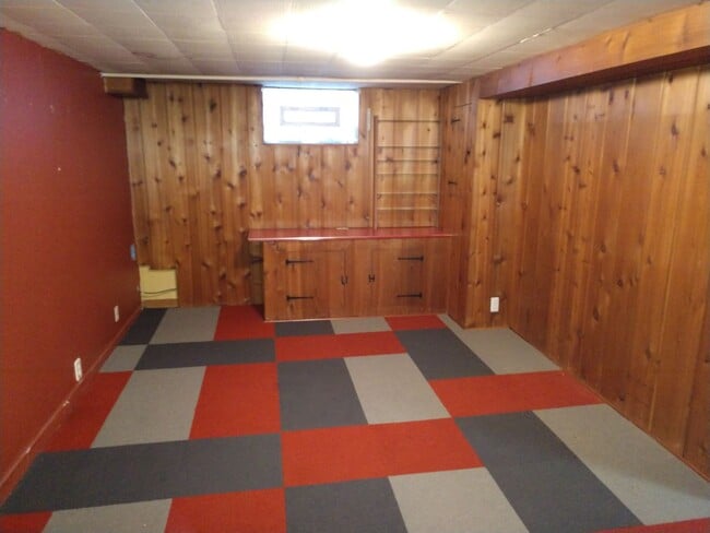 Building Photo - **Lake Nokomis Beauty! 3 Bed 1 Bath!**