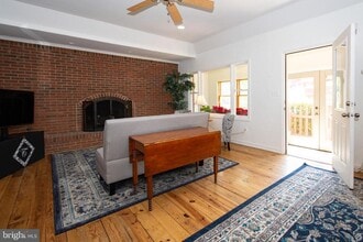 Building Photo - 608 Charles Ave