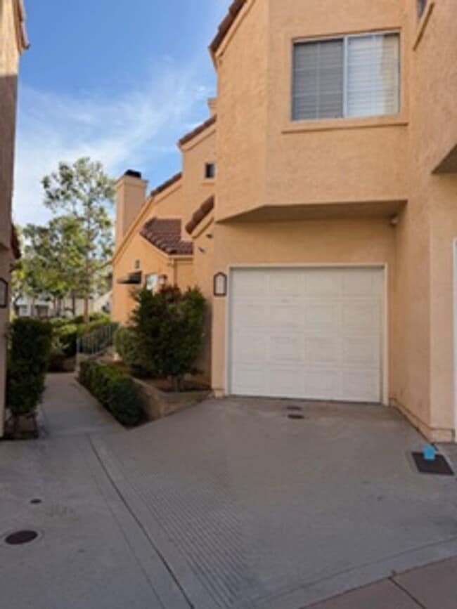 Building Photo - 2 Bed / 2 Bath Townhome in El Cajon