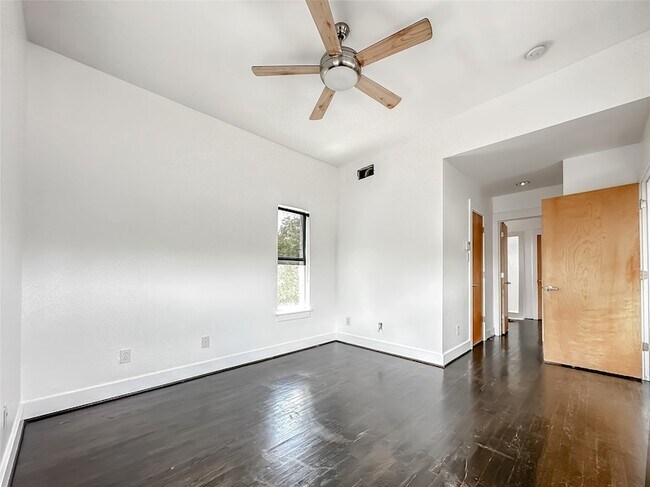 Building Photo - 417 S Beacon St