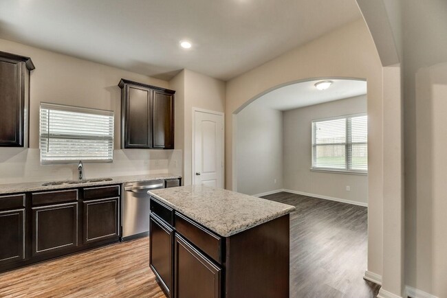 Building Photo - 5500 Persimmon Dr