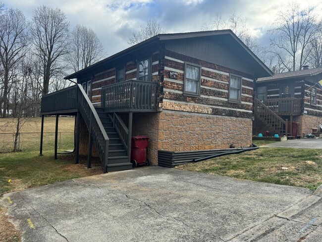 Building Photo - 2 Bedroom 2 Bathroom Home in Johnson City, TN