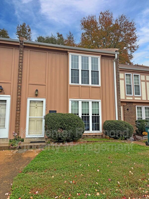 Primary Photo - 735 Pleasant St