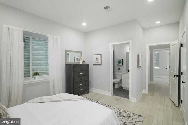 Bedroom 2 - entrance view - 1209 N 5th St