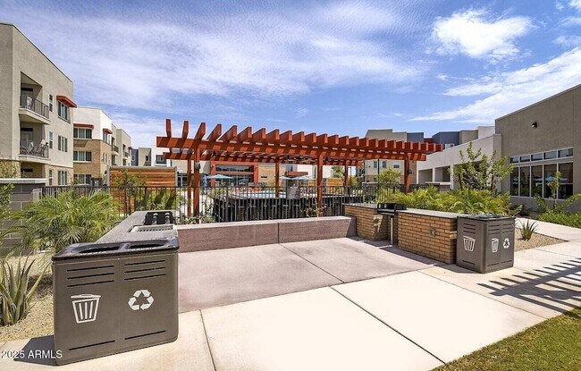 Building Photo - 7800 W Encanto Blvd