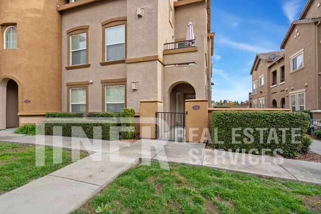 Building Photo - Beautifully updated Natomas Condo in Gated...