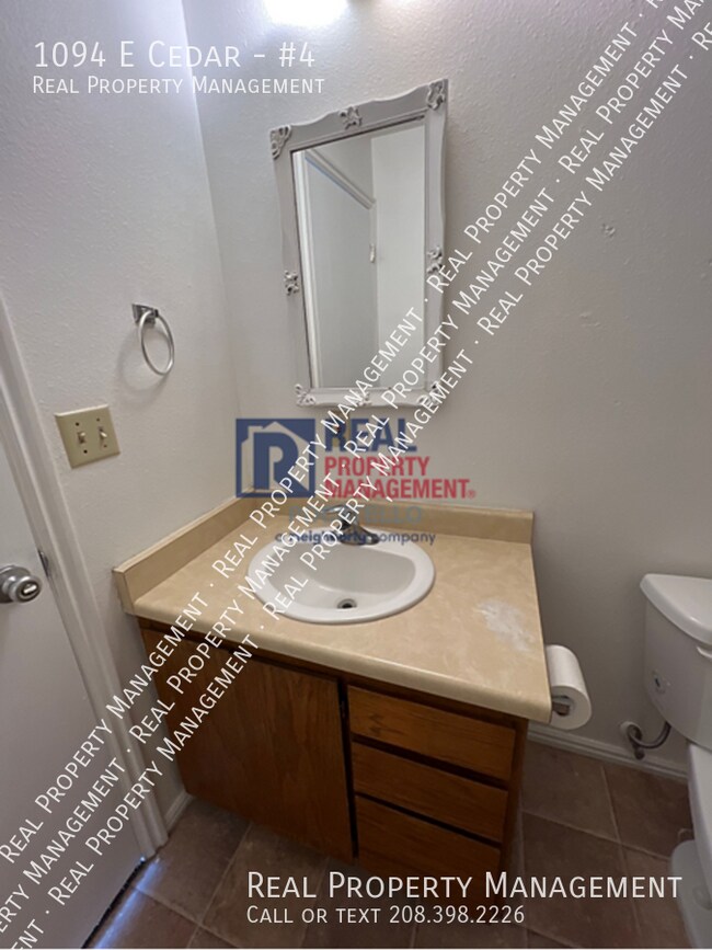 Building Photo - 1094 E Cedar-#4