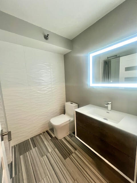 Building Photo - 345 N La Salle Dr