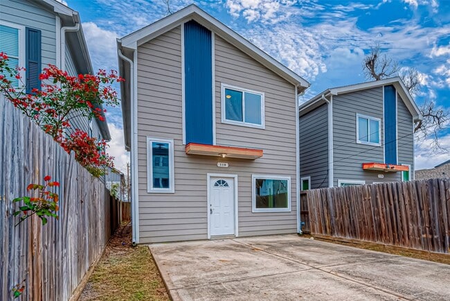 Building Photo - 119 E 32nd St