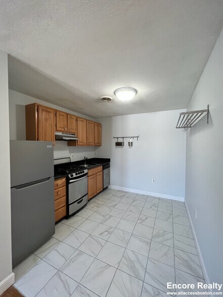 Building Photo - 382 Dorchester St