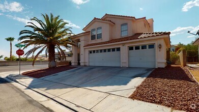 Building Photo - Beautiful 2 story home in the Southwest