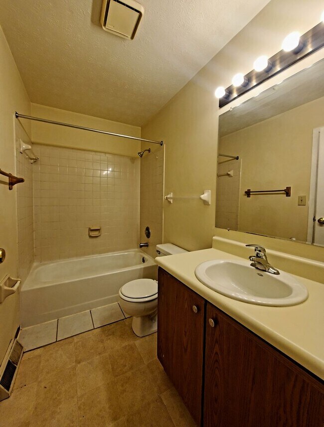 Building Photo - 2745 Brookshire Ln