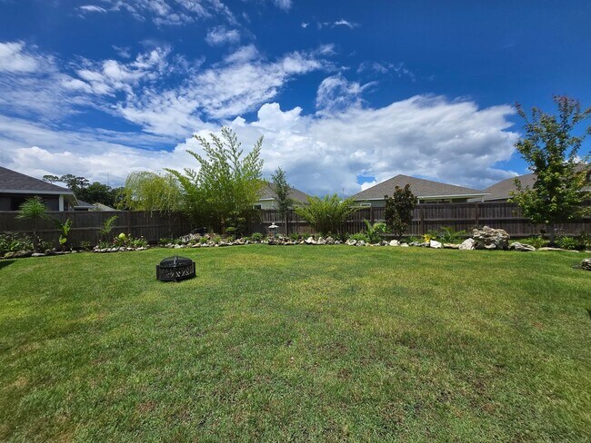 Building Photo - Beautiful 3-Bedroom, 2.5 Bath Home in Desi...