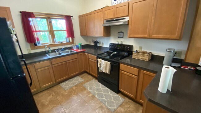 Building Photo - University Student Rental-Available for th...