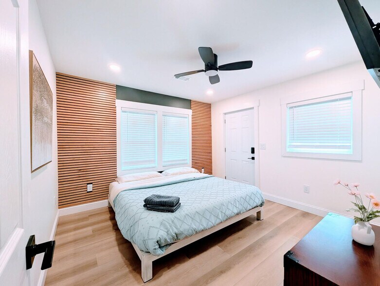 Building Photo - 10 Burnett Ferry Rd SW