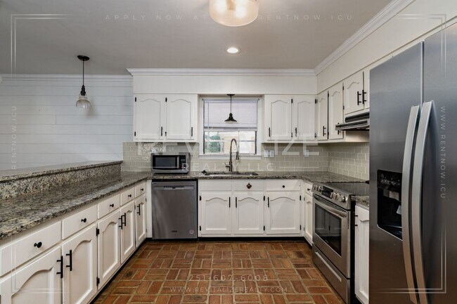 Building Photo - Spacious Brick Home in West Mobile!