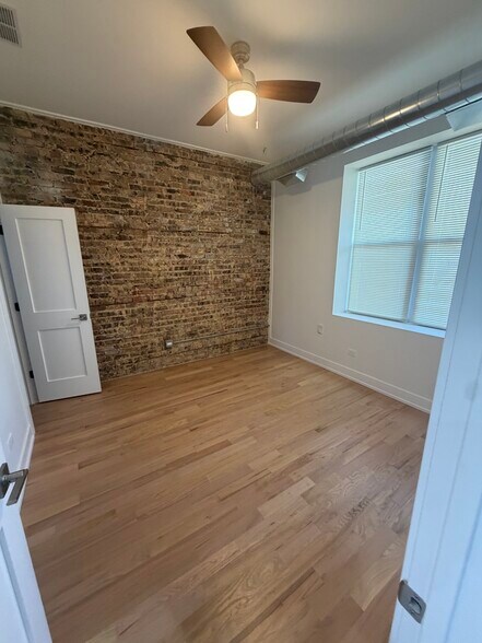 Building Photo - 2620 N Milwaukee Ave