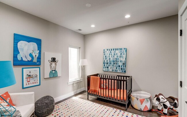 Building Photo - Large 3 Bed/ 2 Bath Condo in Petworth w/ S...