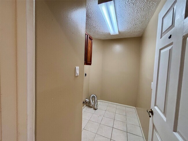 Building Photo - 12702 Meadway Ct