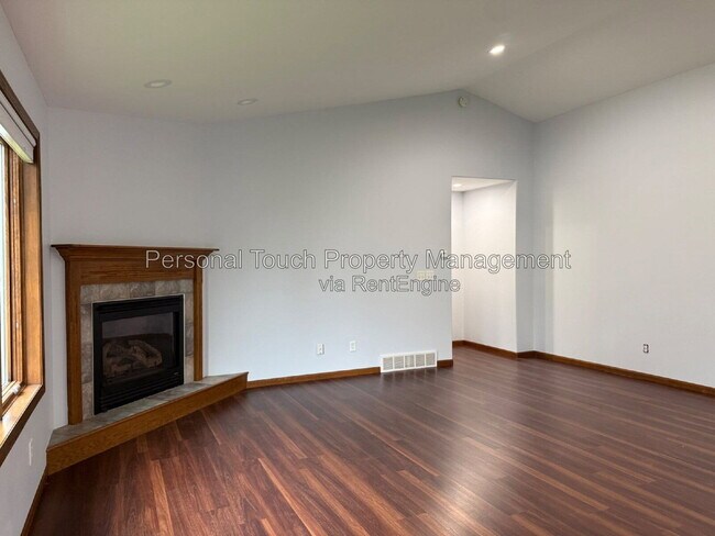 Building Photo - 3539 Woodbury Ct S