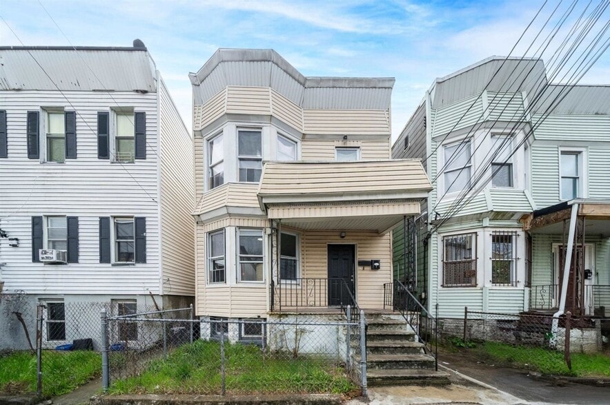 Building Photo - 207 Armstrong Ave