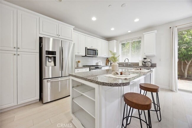 Building Photo - 210 Desert Bloom