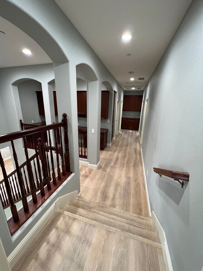 Building Photo - Desirable and Spacious 5-Bedroom Home in Empire Ranch!