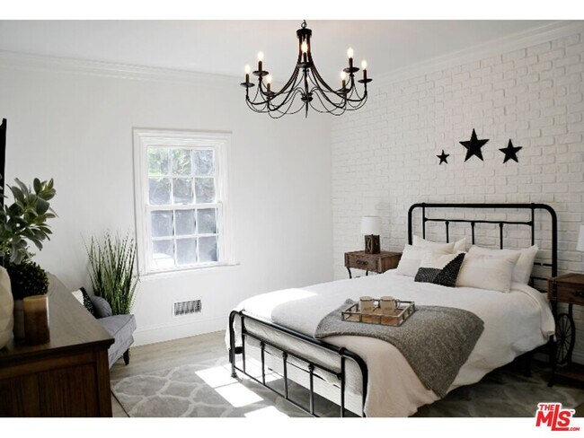 Building Photo - 137 N Harper Ave