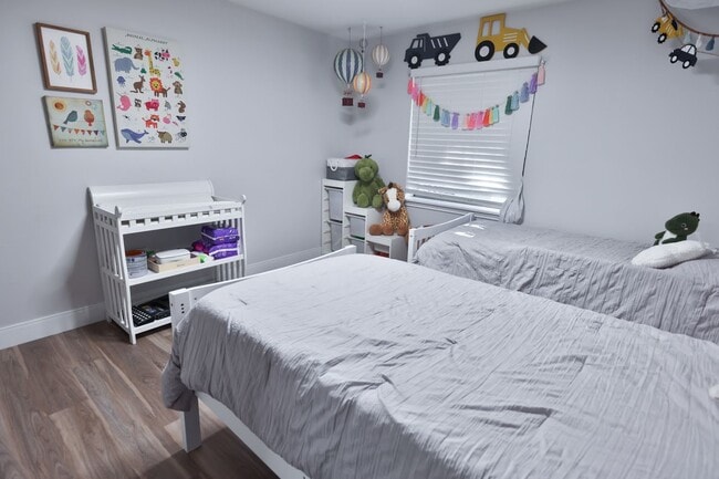 Building Photo - 16322 Southampton Dr