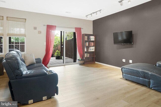 Building Photo - 22438 Maison Carree Square