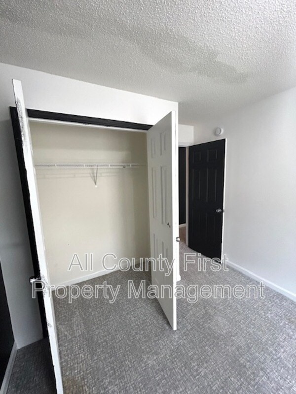 Building Photo - 4564 Parkview Square