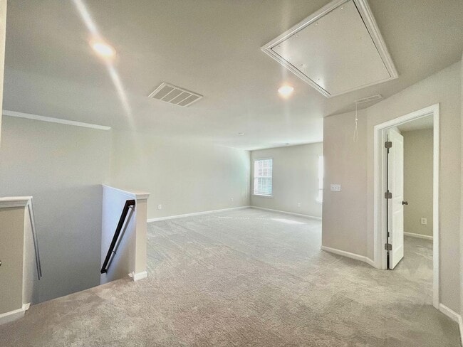 Building Photo - 1 Year Old New Home With 3 Bedroom 2.5 bat...