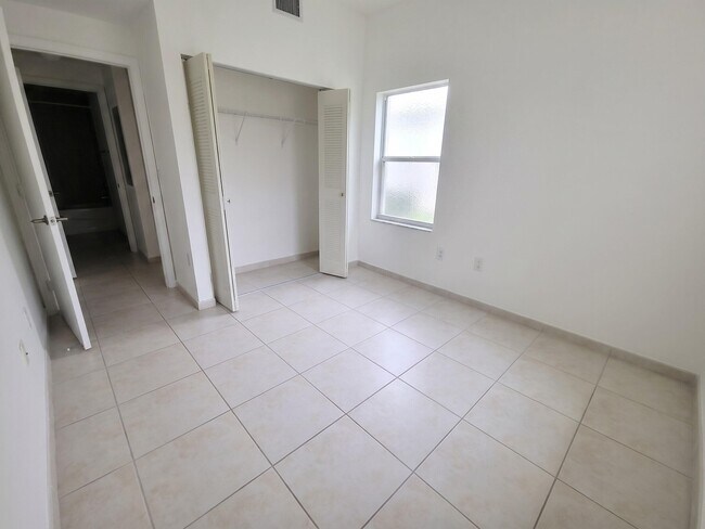 Building Photo - 7240 NW 114th Ave