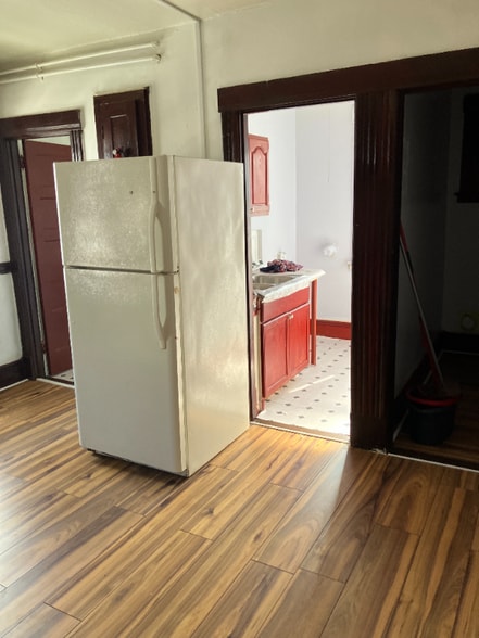 Building Photo - 109 Barker St